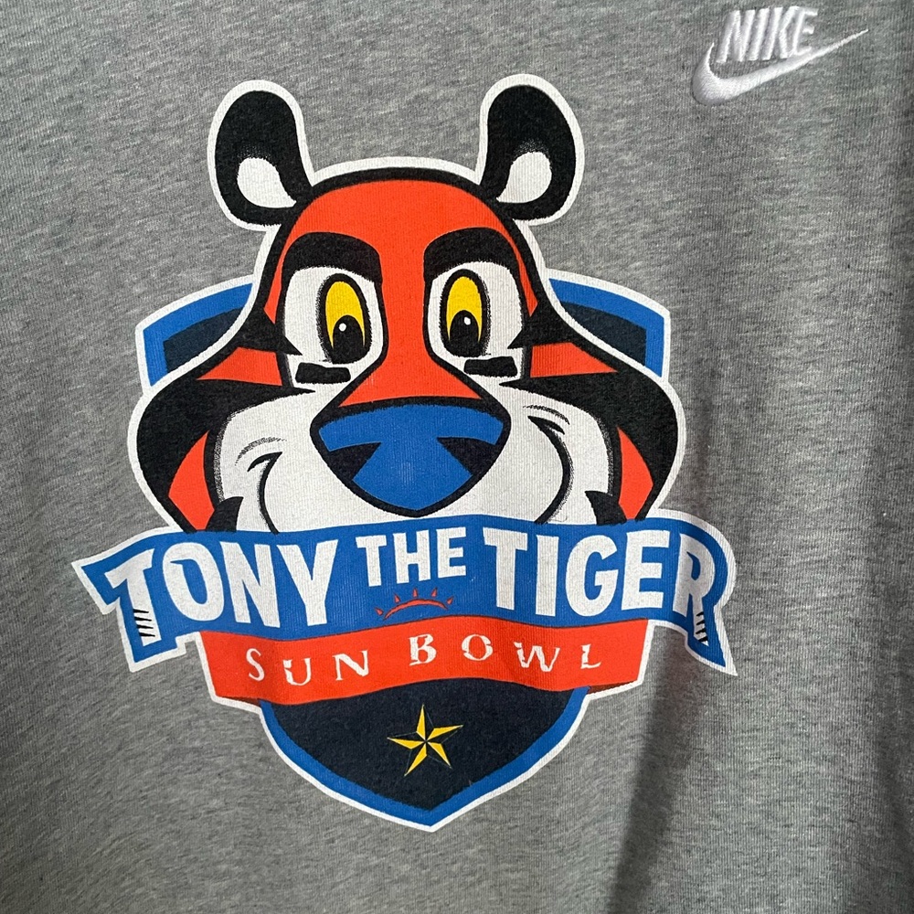 RARE Nike Tony The Tiger Sun Bowl Hoodie Lightweight NCAA Football Sz M - Picture 2 of 6